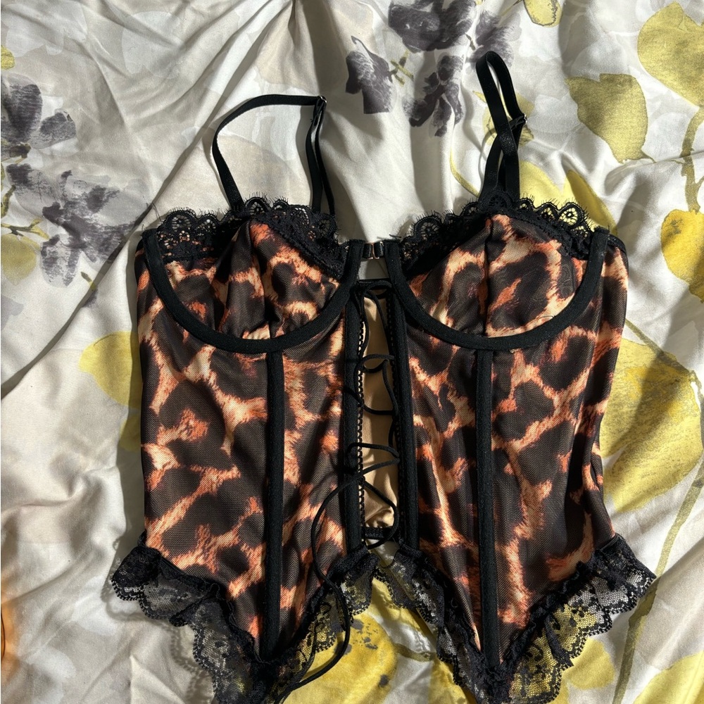 SHEIN Animal Print Lace Trim Top